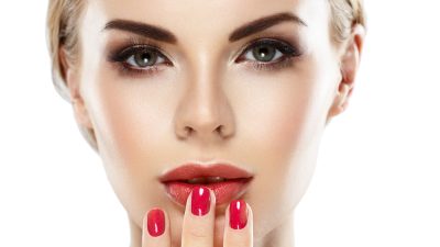 femme-vernis-semi-permanent