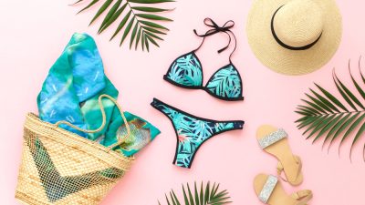 maillot-de-bain-chapeau-sac-sandales