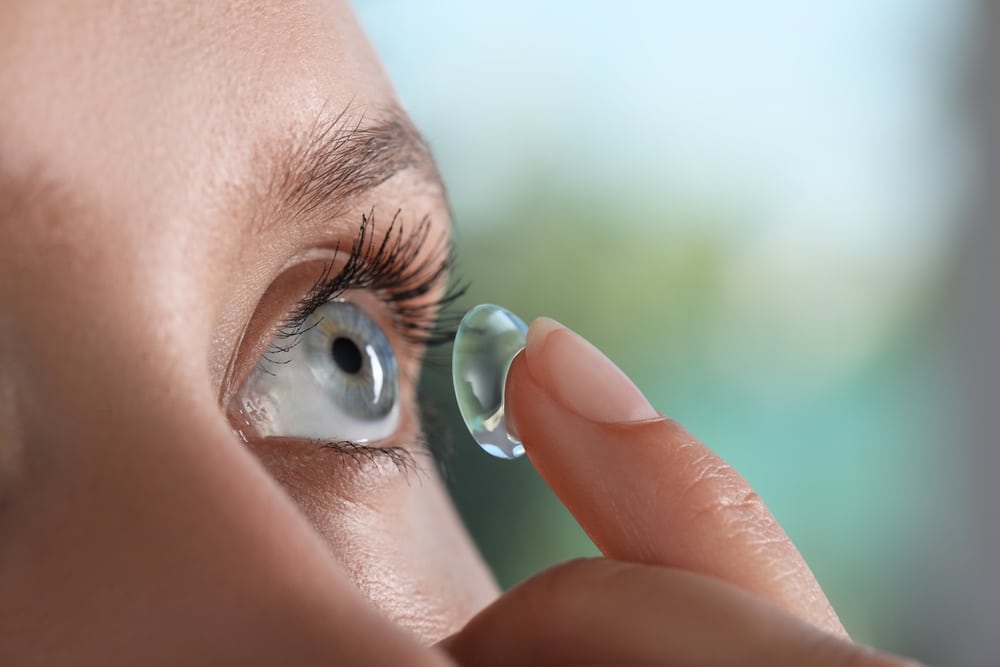 pose lentille de vue