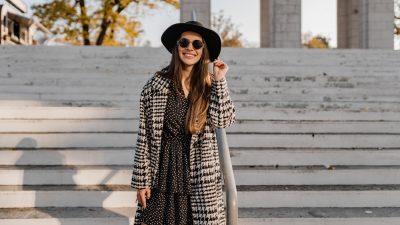 femme porte robe hiver
